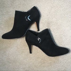 Kelly & Katie black booties, 9.5M